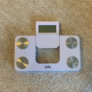 Compact bathroom scale